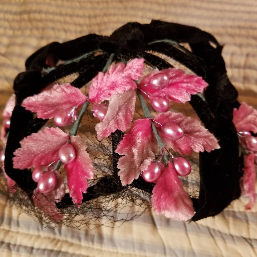 Vintage Pretty Fascinator Hat!